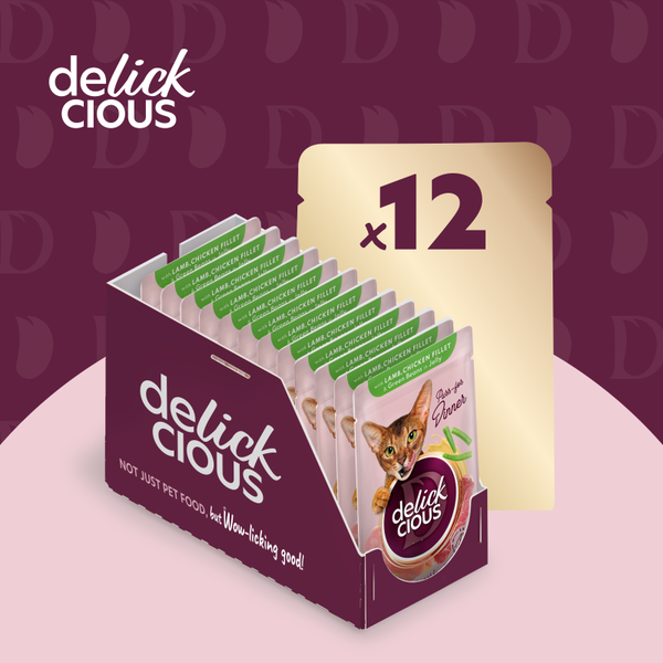 Delickcious™ «Gabaliukai su ėriena, vištienos filė ir šparaginėmis pupelėmis drebučiuose». Visavertis konservuotas maistas suaugusioms katėms