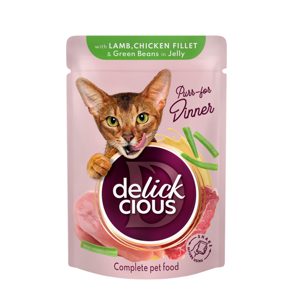 Delickcious™ «Gabaliukai su ėriena, vištienos filė ir šparaginėmis pupelėmis drebučiuose». Visavertis konservuotas maistas suaugusioms katėms